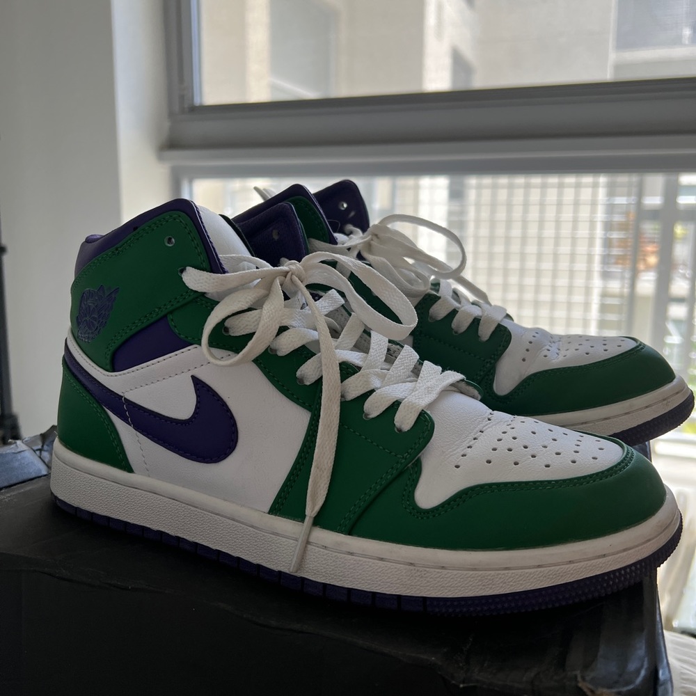 Air Jordan 1 MID